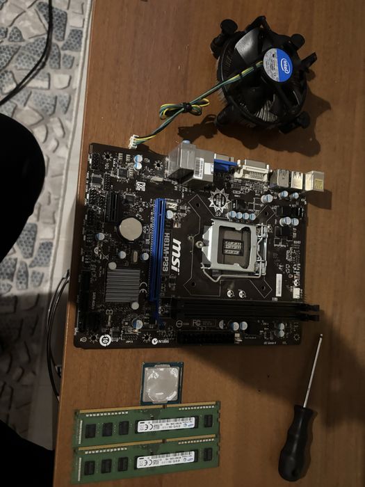 Дънна платка Msi H81M-P33 и ram 4x2 самсунг и процесор İntel core i3