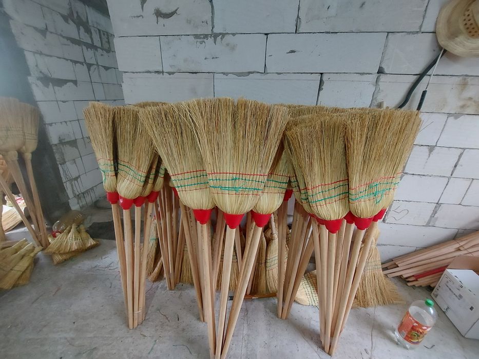 Vând maturi confecționate din sorg