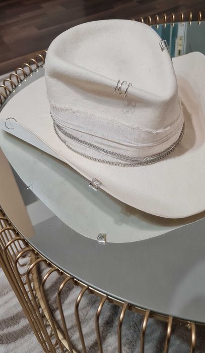 Palarie de designer