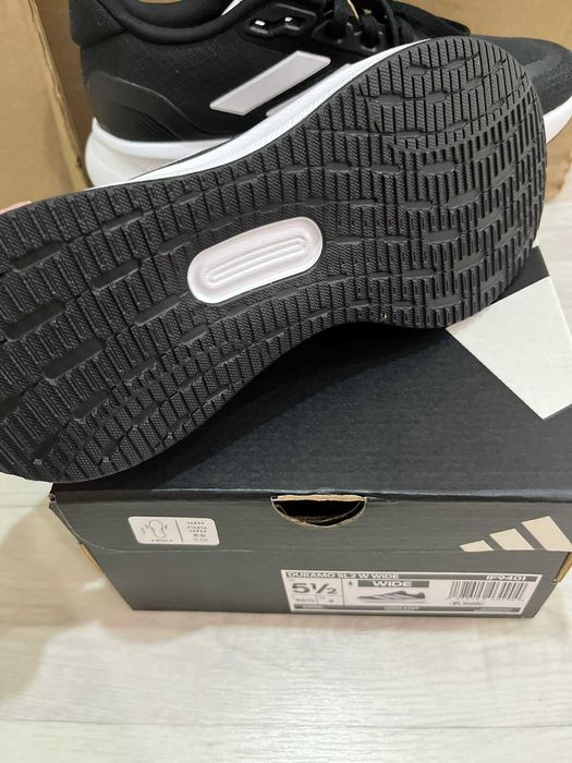 Продам кроссовки Адидас