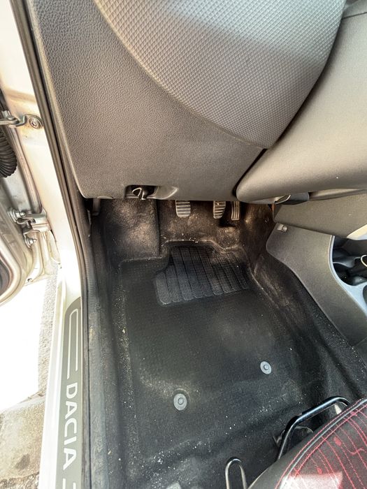 Curăț interior auto și tapițerii