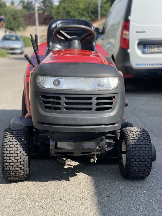 Husqvarna tractoras de tuns iarba V2