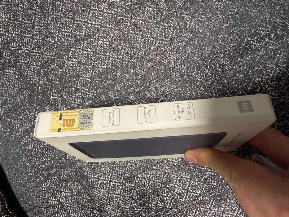 Външна батерия Xiaomi Mi Power Bank 2S – 10000 mAh + Силиконов кейс