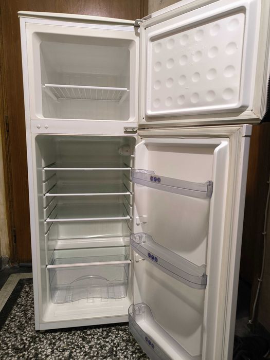 Хладилник с фризер Уърпул