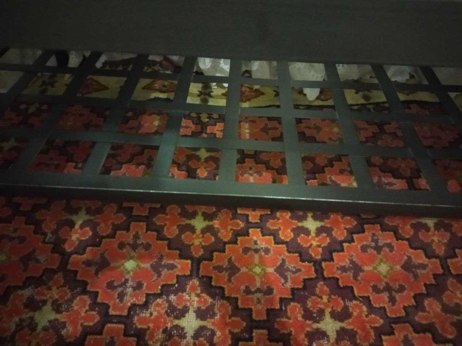 Продам стеклянный стол