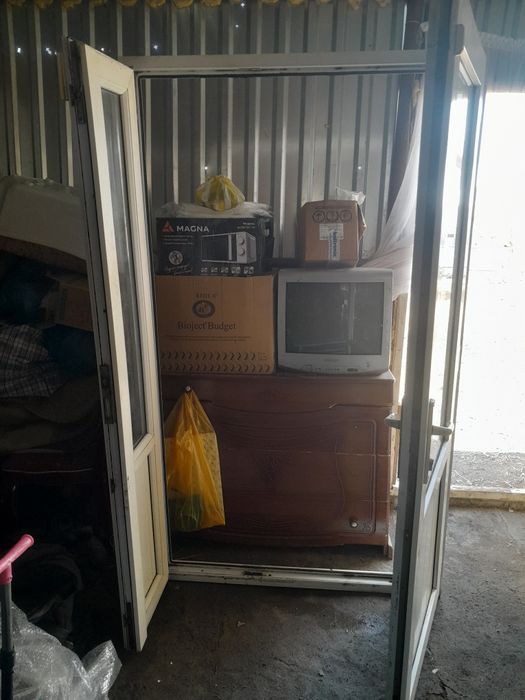 Пластиковый дверь б/у