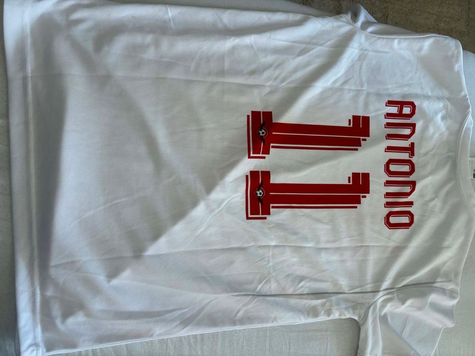 Vand Tricouri personalizate