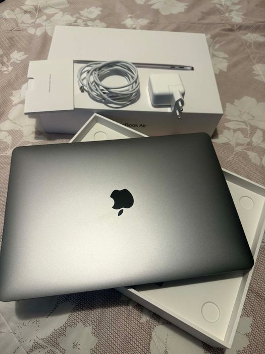 Apple MacBook Air 13" - Отлично сьстояние
