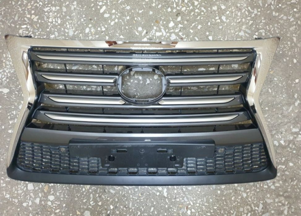 Продам рещётку радиатора от LEXUS GX 460