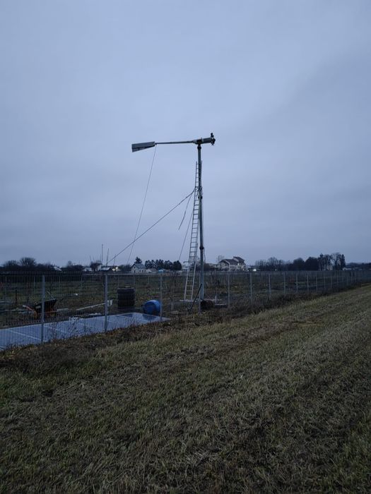 Eoliana 5kw, stâlp, regulator ( baterii opțional?)