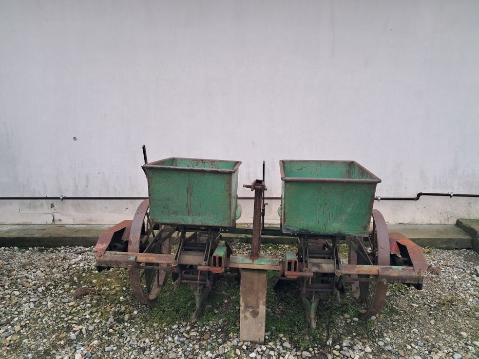 Mașină de pus cartofi