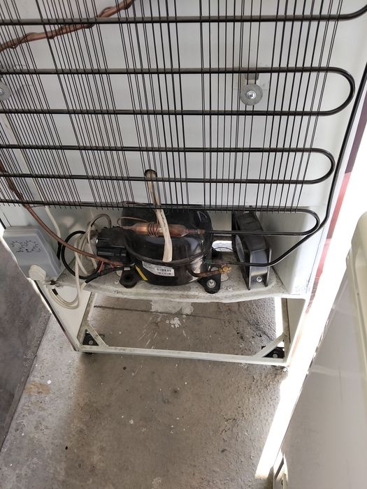 Ветрина холодильник сотилади.