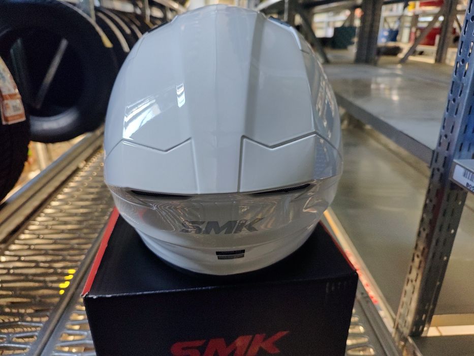 Cască moto SMK pe alb si negru