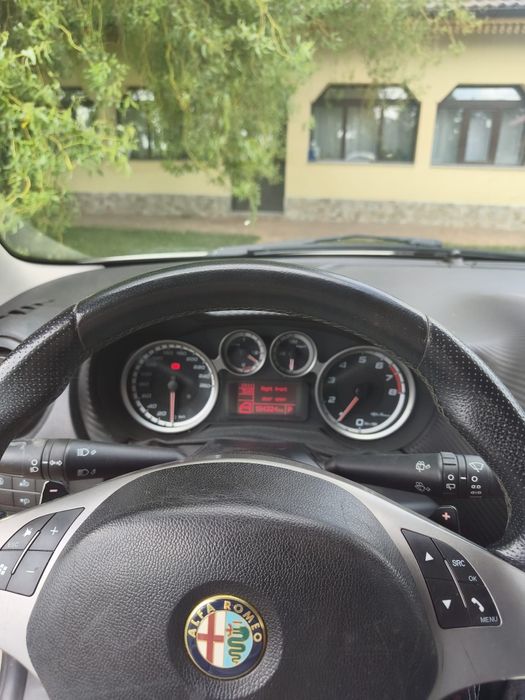 Mașina Alfa Romeo mito automata