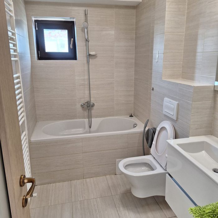 Închiriez apartament