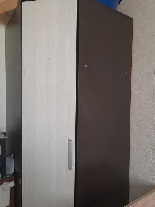 Шкафы, кровать с матрасом