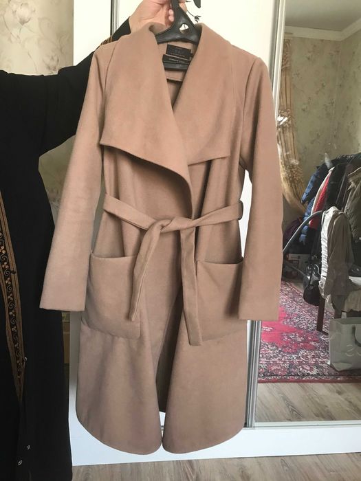 Пальто из шерсти от Манго