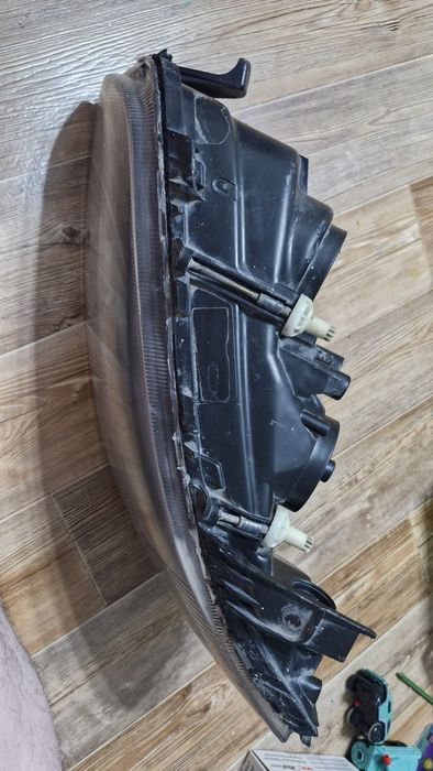 Фара, стекло фары Opel Omega B