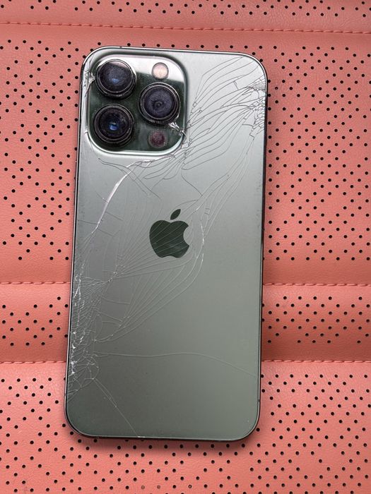 Продам iPhone 13 Pro оригинал всё идеально АКБ 75%