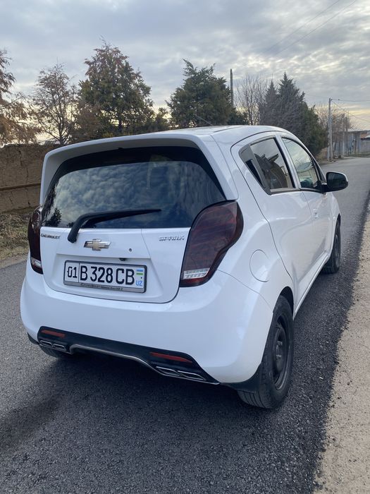 Spark 2018 yil oq  2 pazitsiya