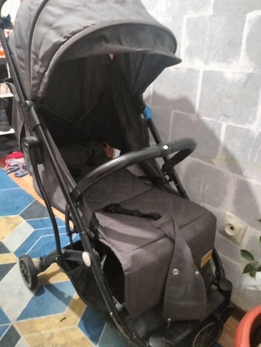 Продается коляска Tomix