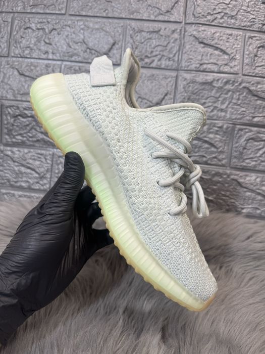 Yeezy 350 v2 Hyperspace Pk Premium