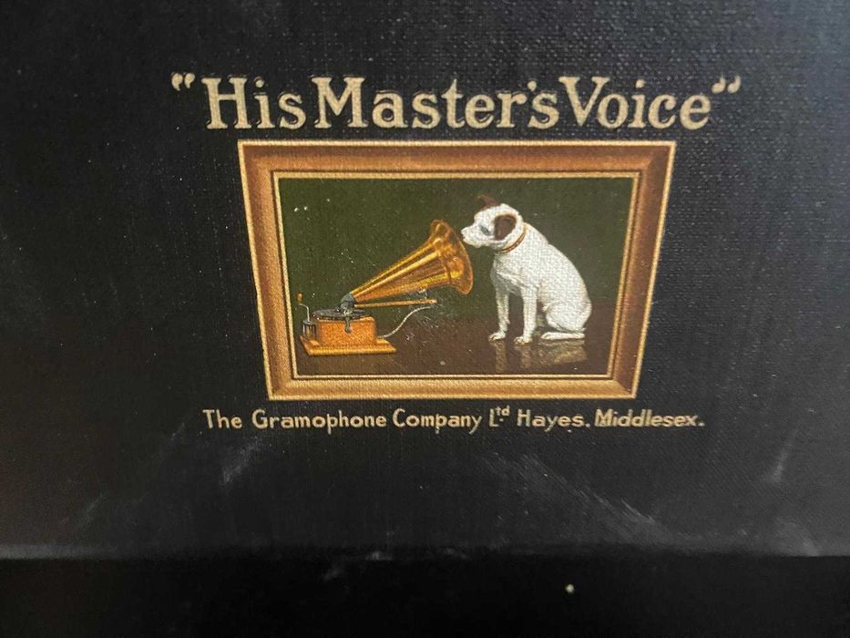 Patefon *His Master*s Voice*, model 1910-1930, in stare de functionare foarte buna.