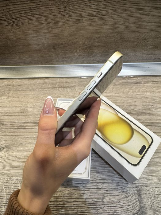 Продавам IPhone 15