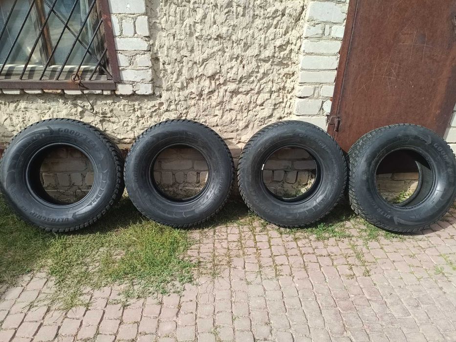 Продам комплект зимней резины Good YEAR