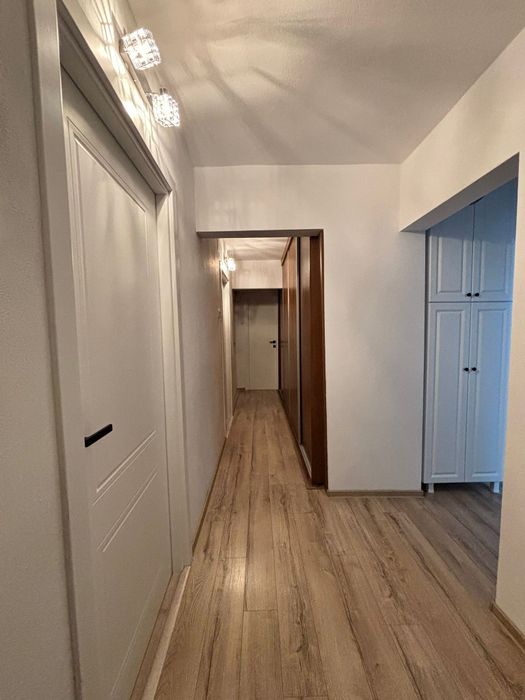 Apartament spațios cu 5 camere - Vlaicu, strada Poetului
