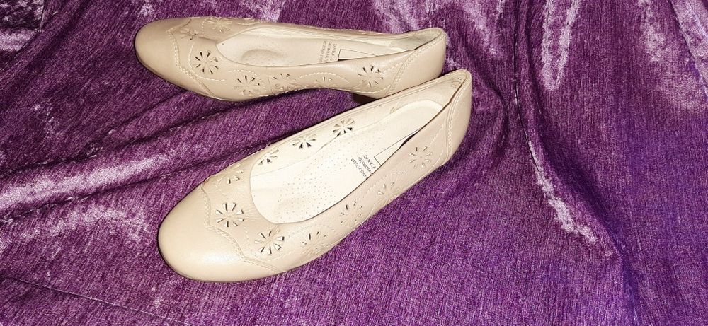 Босоножки кожаные