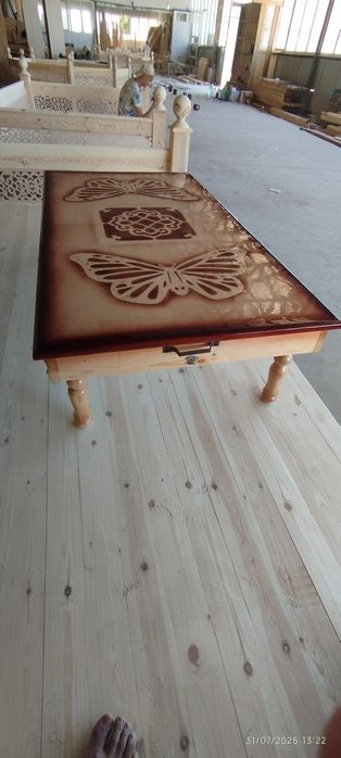 Transformer xontaxta yasayman turli xil razmerda tut yongʻoq daraxtdan