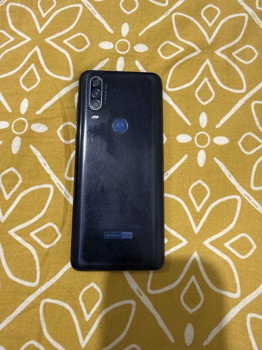 Продавам Motorola one action