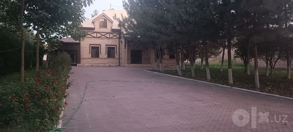 Участок Янги Хает  3Га,за 1сотку 42тыс $.На земле имеются постройки.