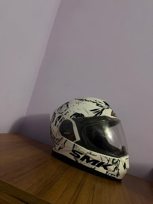 Vând cască moto SMK