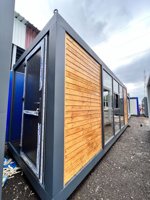 Vand container vitrina cu lambriu si grup sanitar