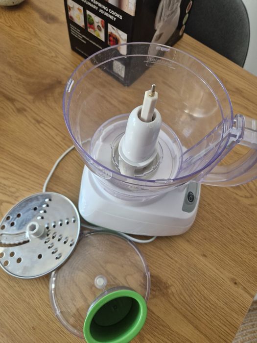 Vând robot de bucătărie Russel Hobbs