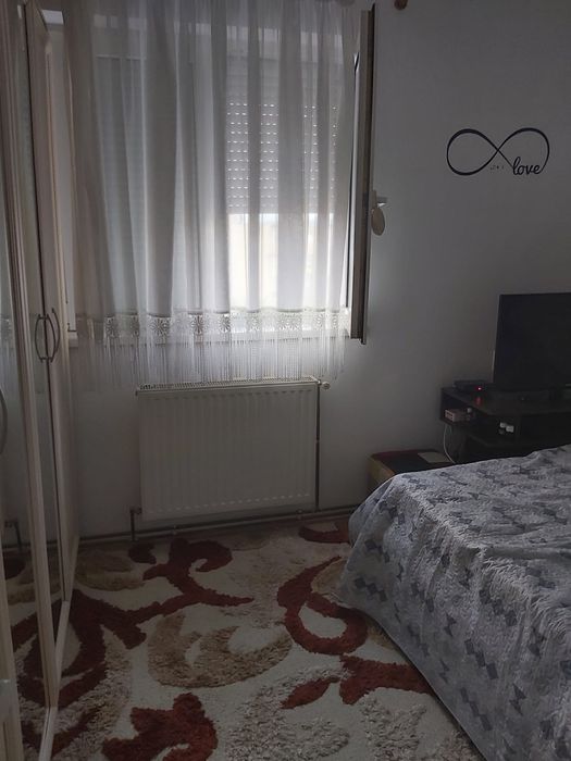 Dau in chirie apartament cu 3 camere Reghin