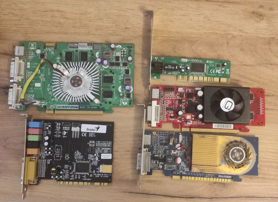 Placa video GT, placa audio, placa LAN