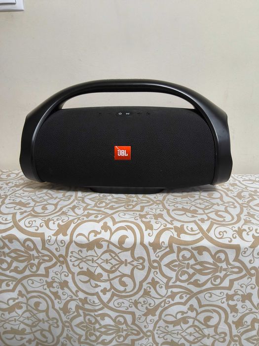 Vand JBL boombox 1