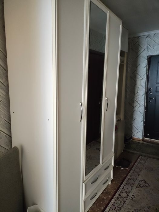 Продам шифоньер в отличном состоянии