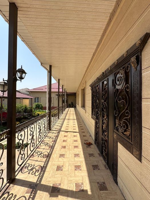 Два дома на участке в микрорайоне "САМАЛ-2".