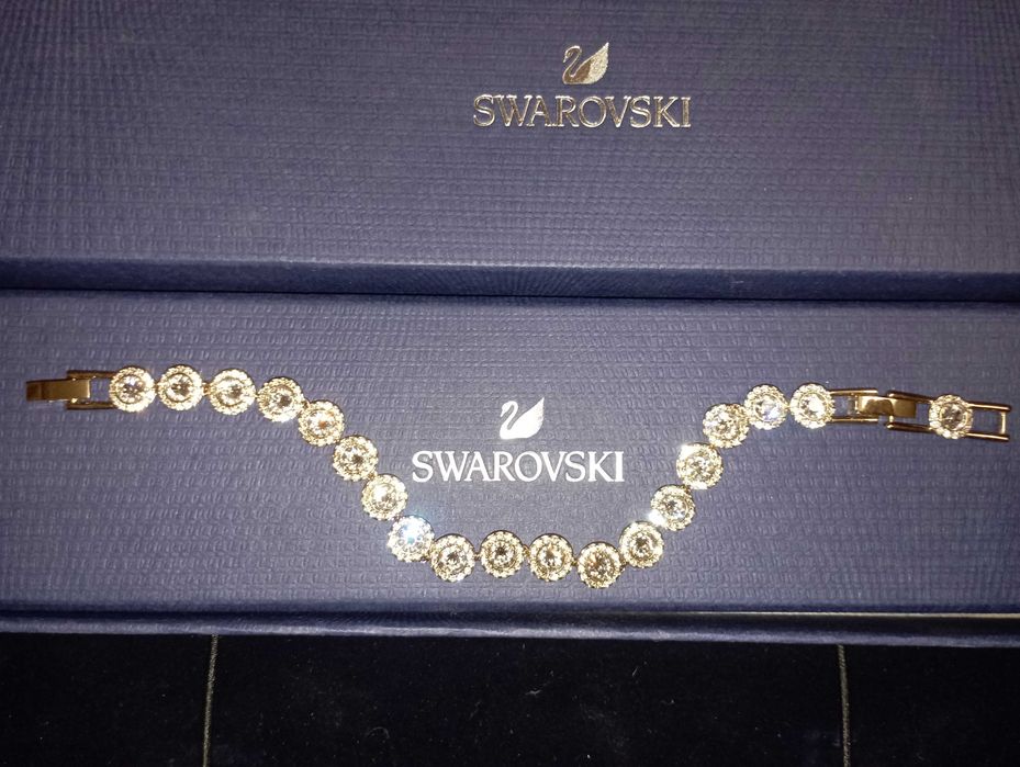 Комплект Swarovski обеци и гривна