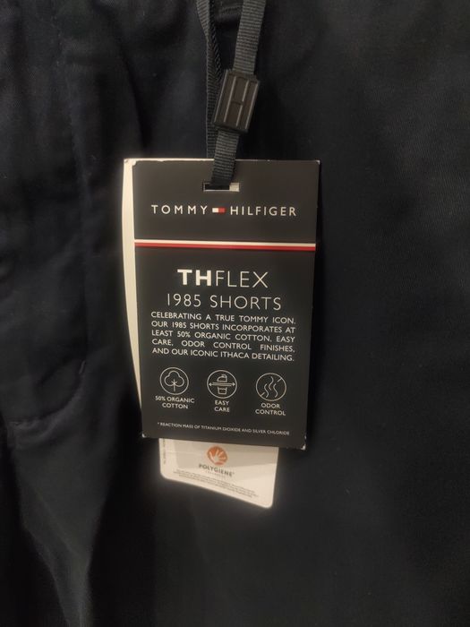Шорты Tommy Hilfiger.