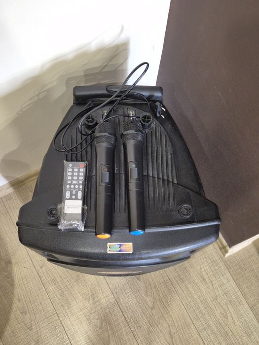 Караоке  колона MBA 15 с подарък стойка