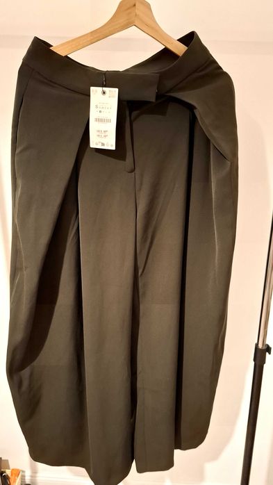 Pantaloni largi Zara ,kaki si negri.