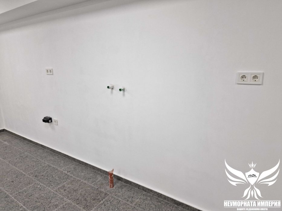 Под наем помещение/магазин и склад 180кв. в Асеновград, кв.Изток