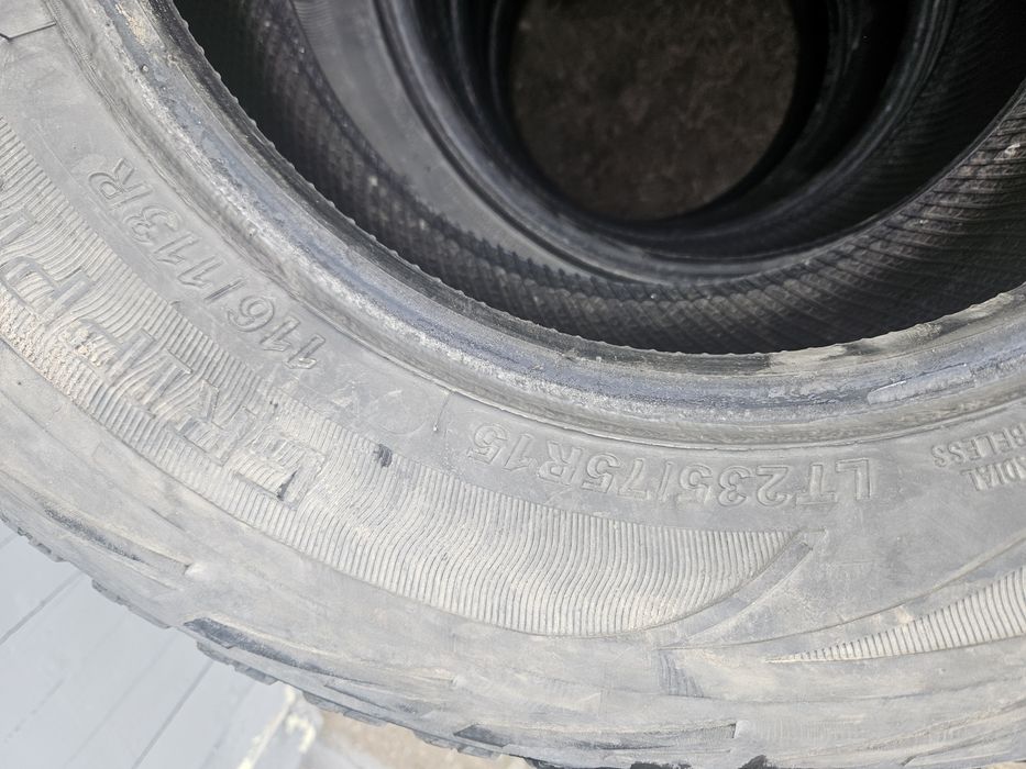 Продам резину 235/75r15