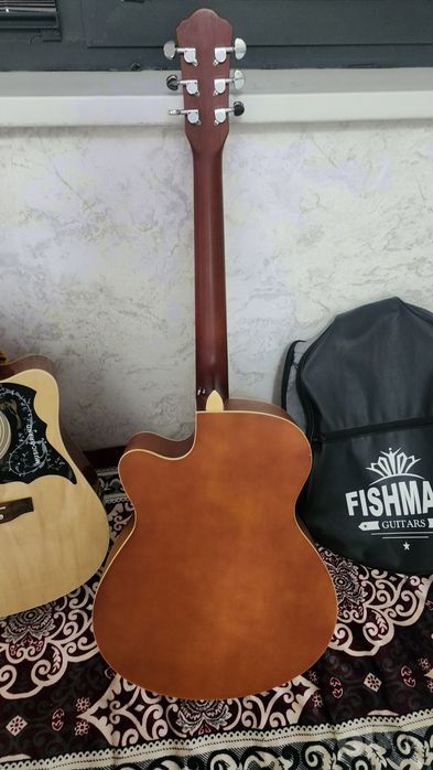 Akustik gitara , caravan music sotiladi