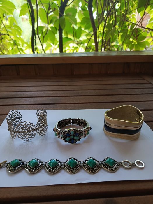 Бижутерии. Браслеты, серьги, колье